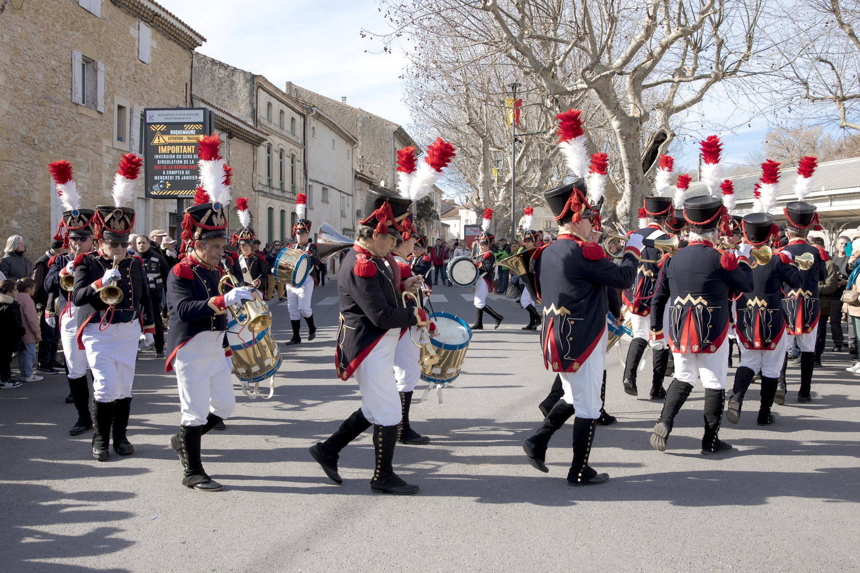 Fanfare en costumes du XIXe siècle, Fête des amoureux
