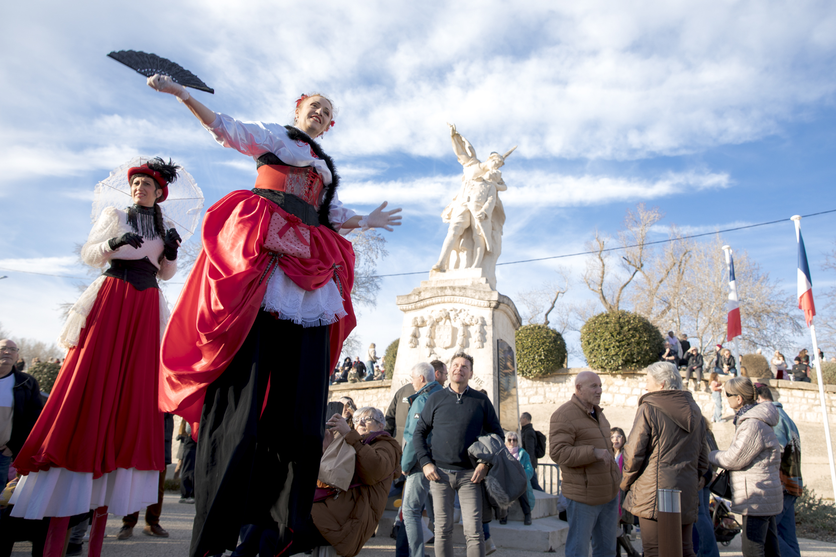 Échassiers place de la Pousterle, Fête des amoureux