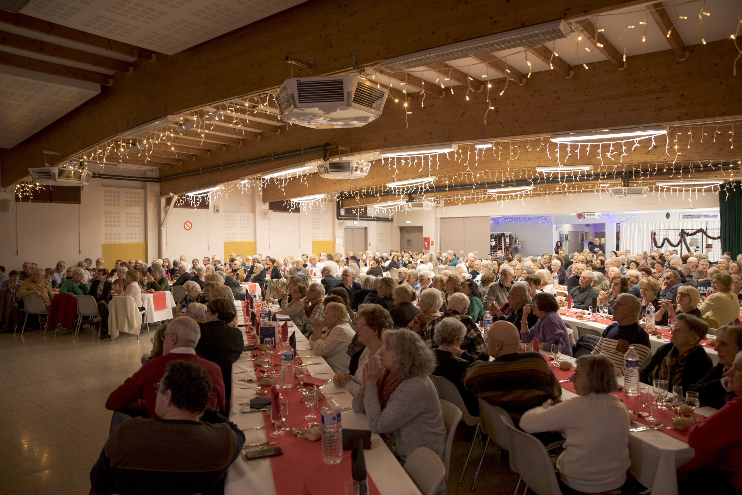Repas dans la grande salle