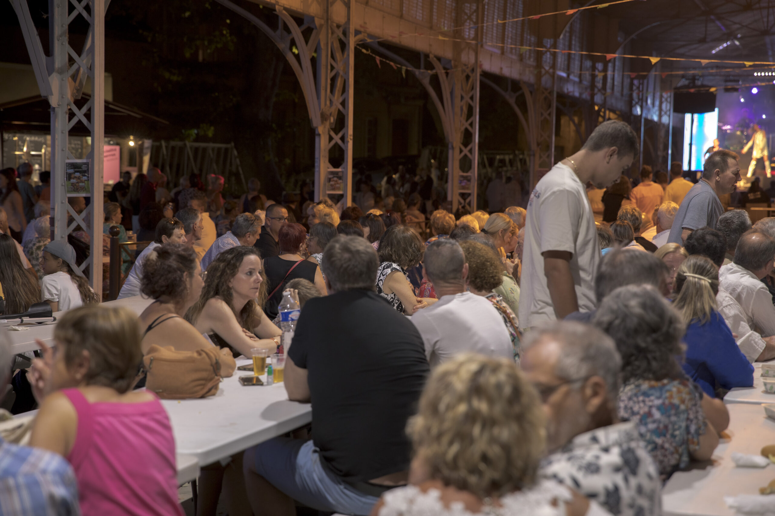 Repas sous les halles, fête votive