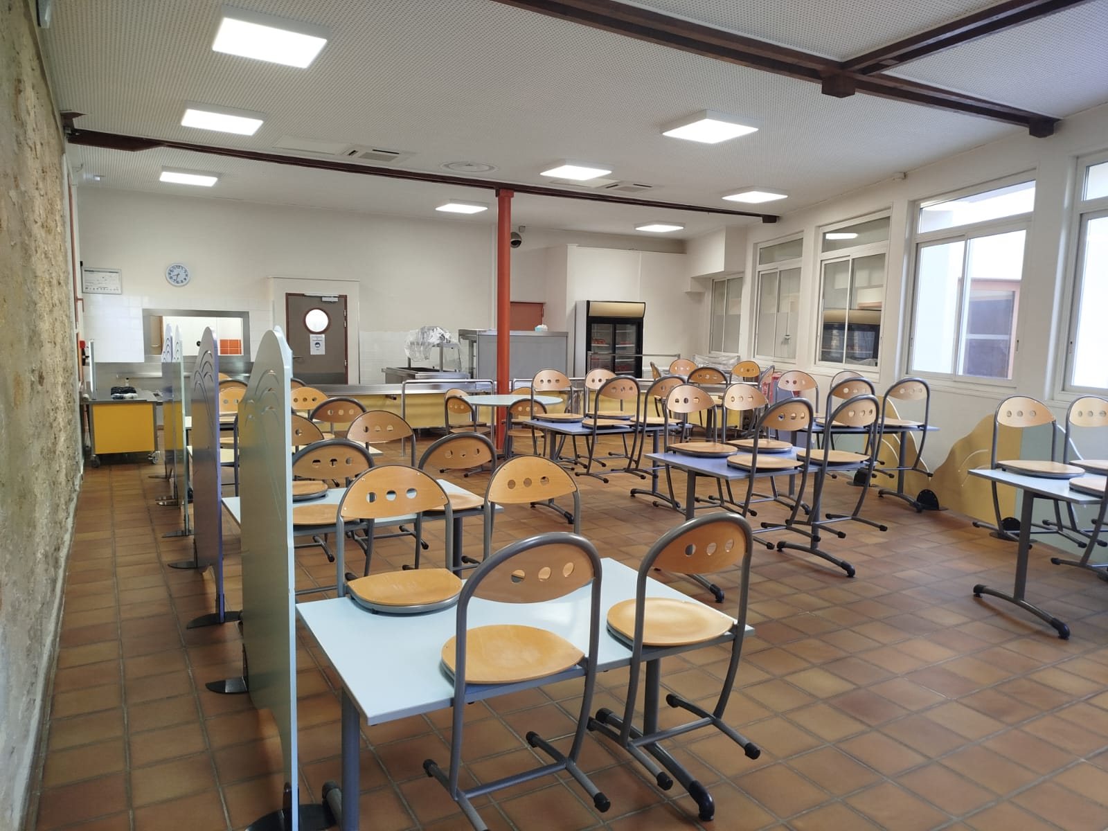 Salle de restauration de la cantine