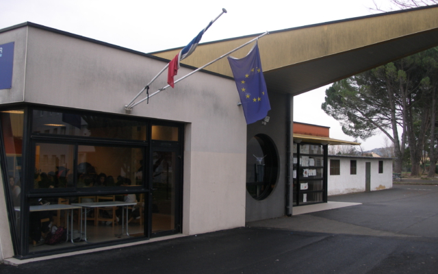 Entrée du collège Paul-Valéry