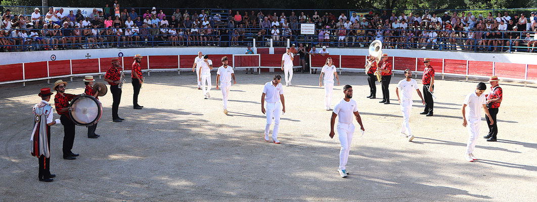 Course camarguaise aux arènes Robert-Garlando