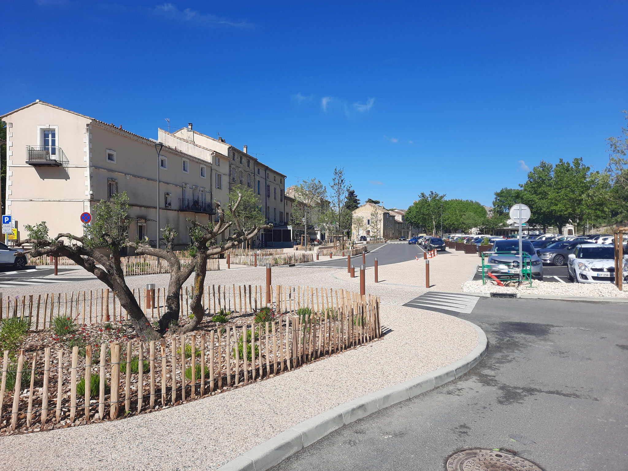 Place de la Pousterle revégétalisée